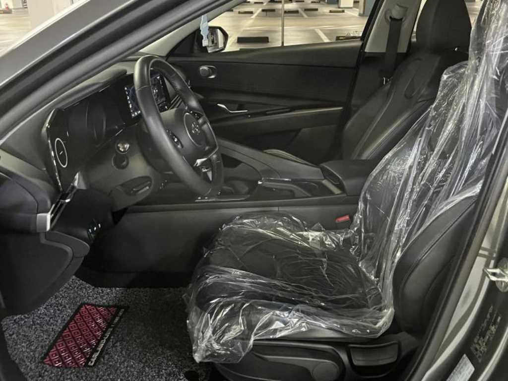 Hyundai Avante — photo 11