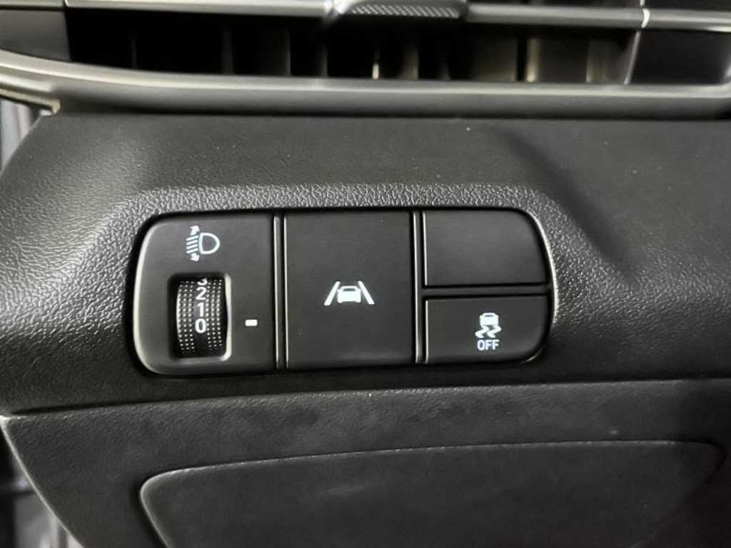 Hyundai Avante — photo 13