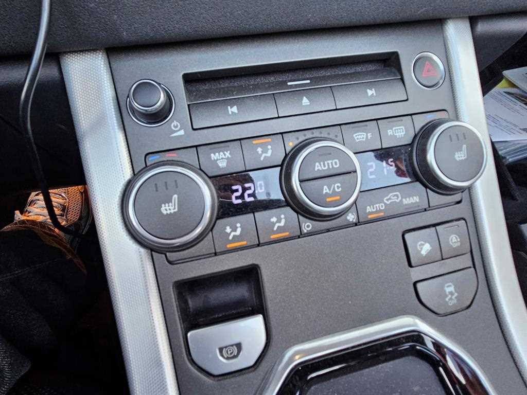 Land Rover Range Rover Evoque — photo 11