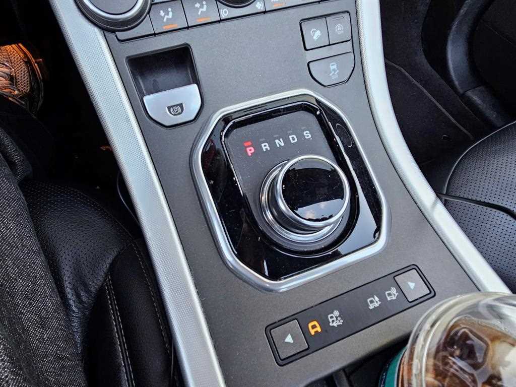 Land Rover Range Rover Evoque — photo 12