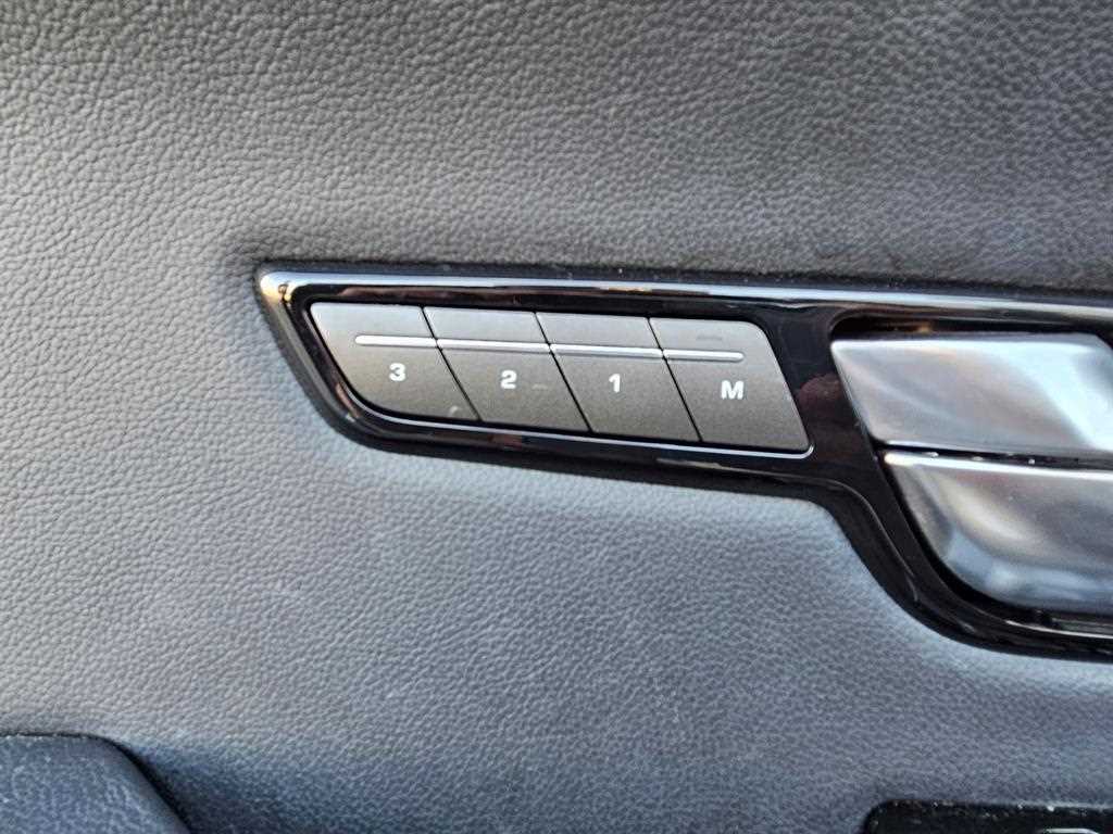 Land Rover Range Rover Evoque — photo 14