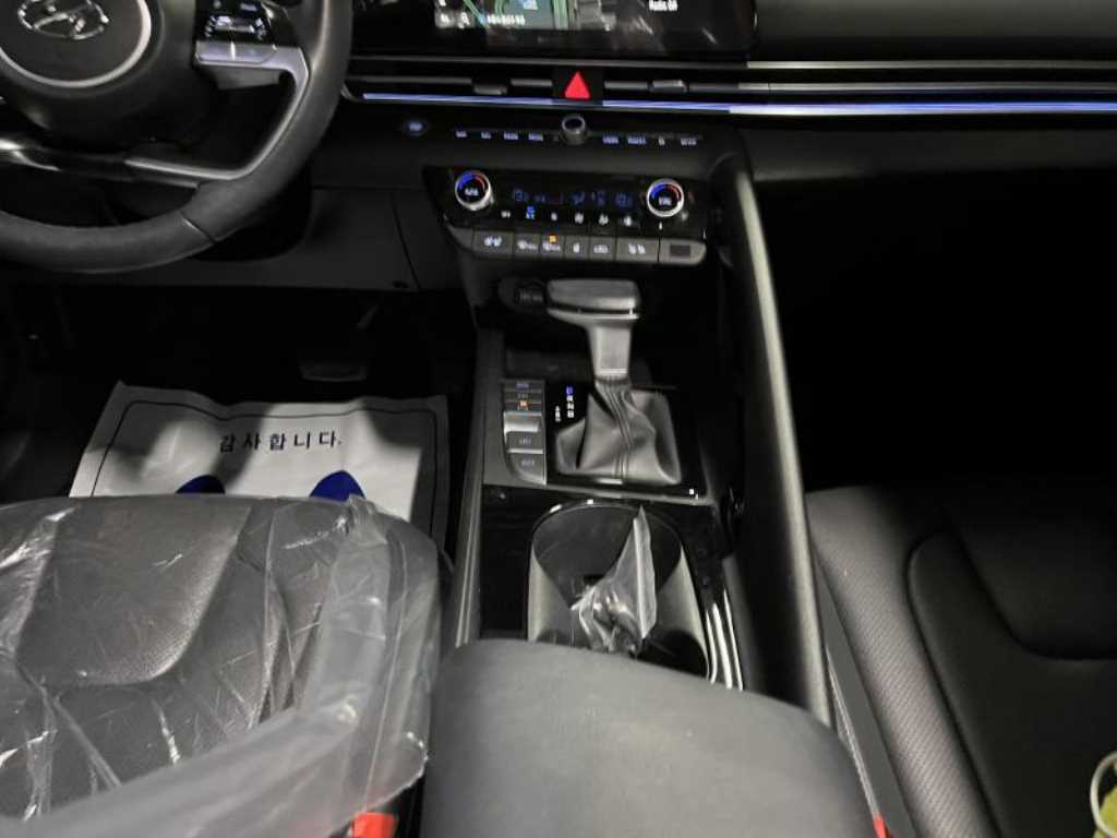 Hyundai Avante — photo 09