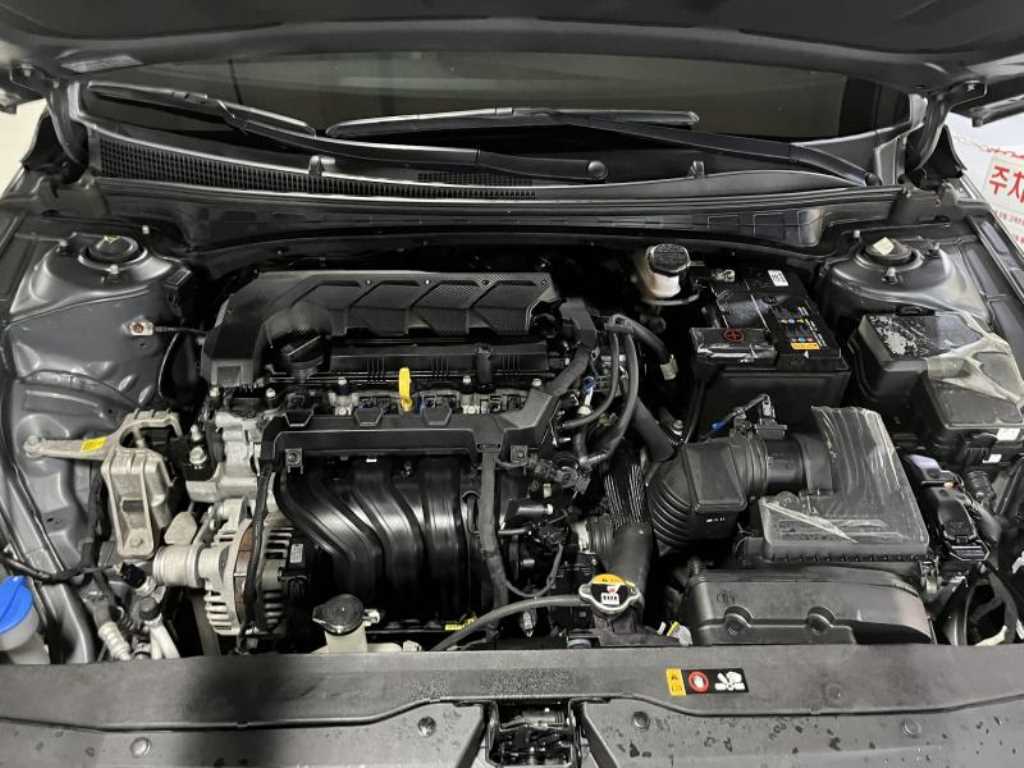 Hyundai Avante — photo 18