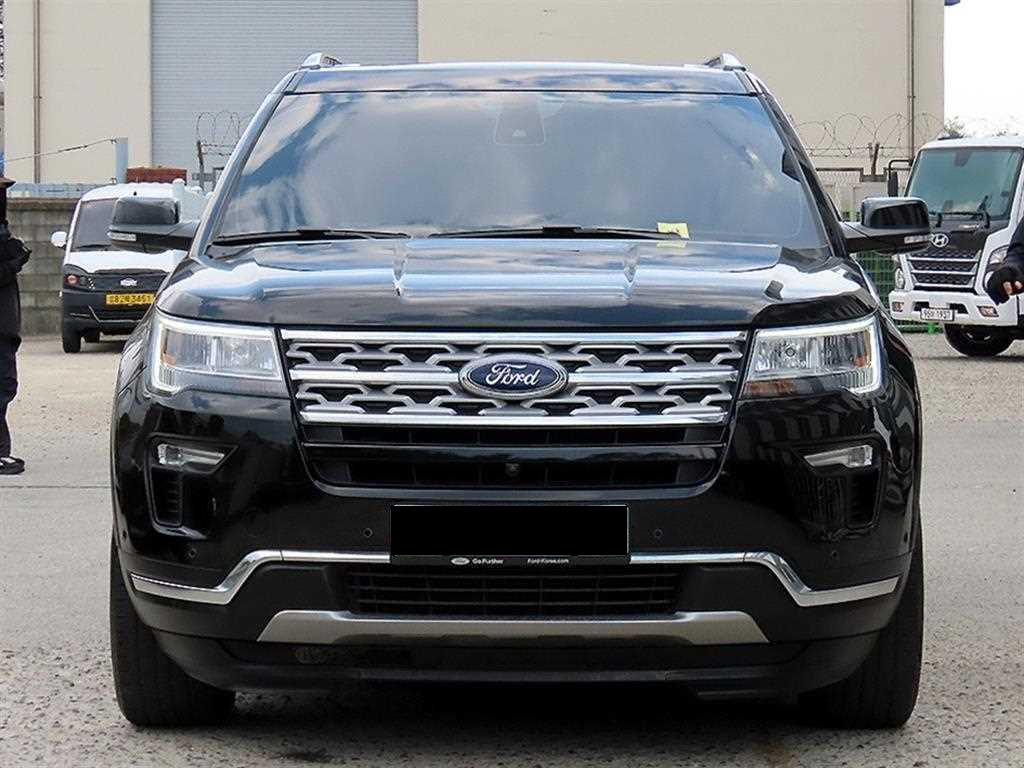 Ford Explorer — photo 01