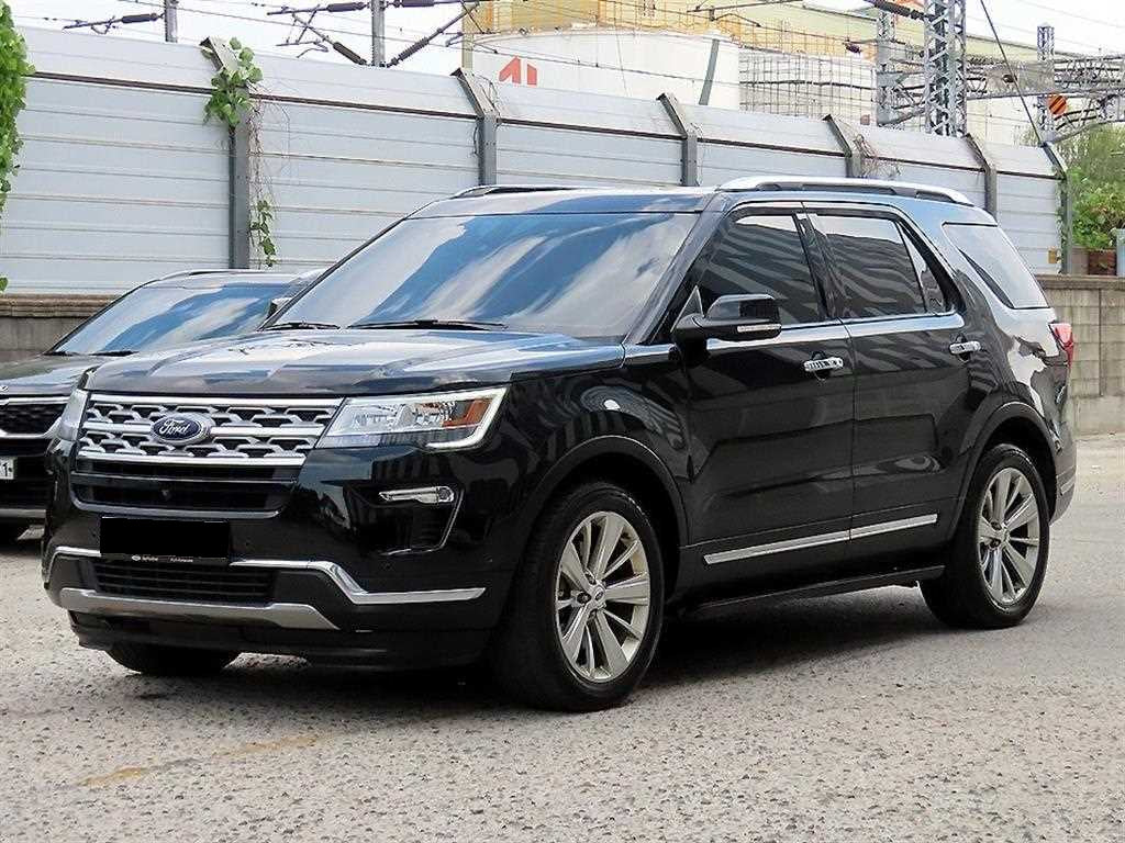 Ford Explorer — photo 02