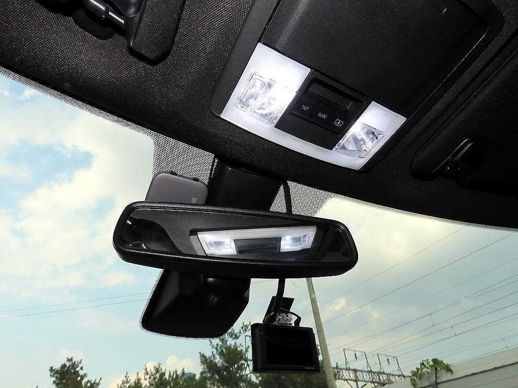 Ford Explorer — photo 14
