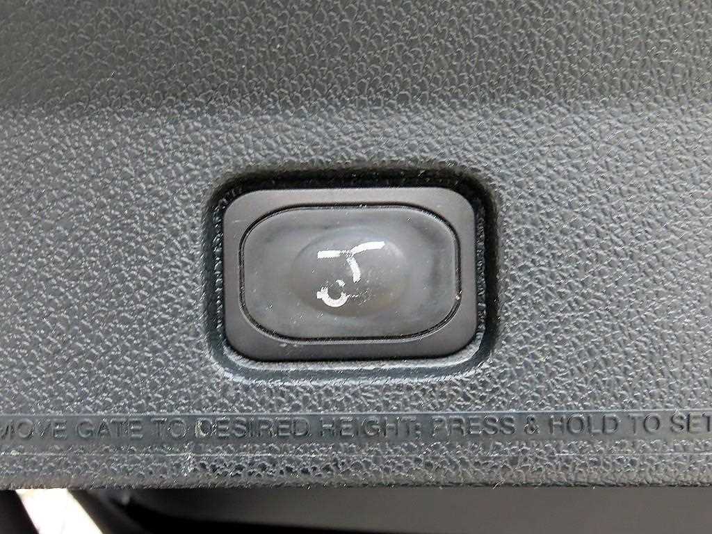Ford Explorer — photo 16