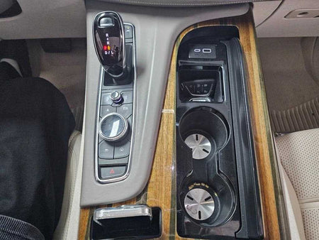 Cadillac Escalade — photo 08