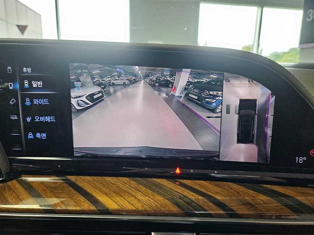 Cadillac Escalade — photo 09
