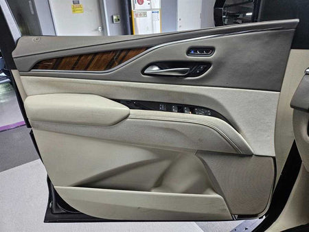 Cadillac Escalade — photo 12