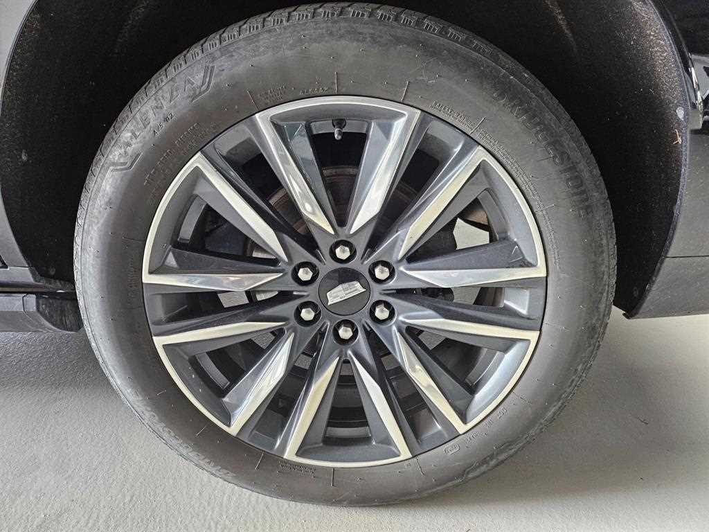 Cadillac Escalade — photo 18