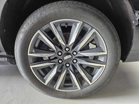 Cadillac Escalade — photo 18