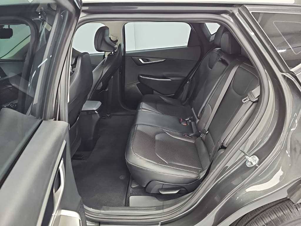 Kia EV6 — photo 12