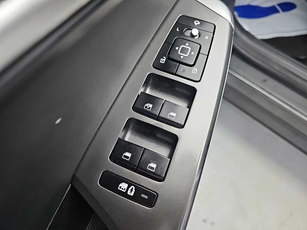 Kia EV6 — photo 18