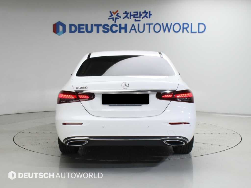 Mercedes-Benz E-Class — photo 04