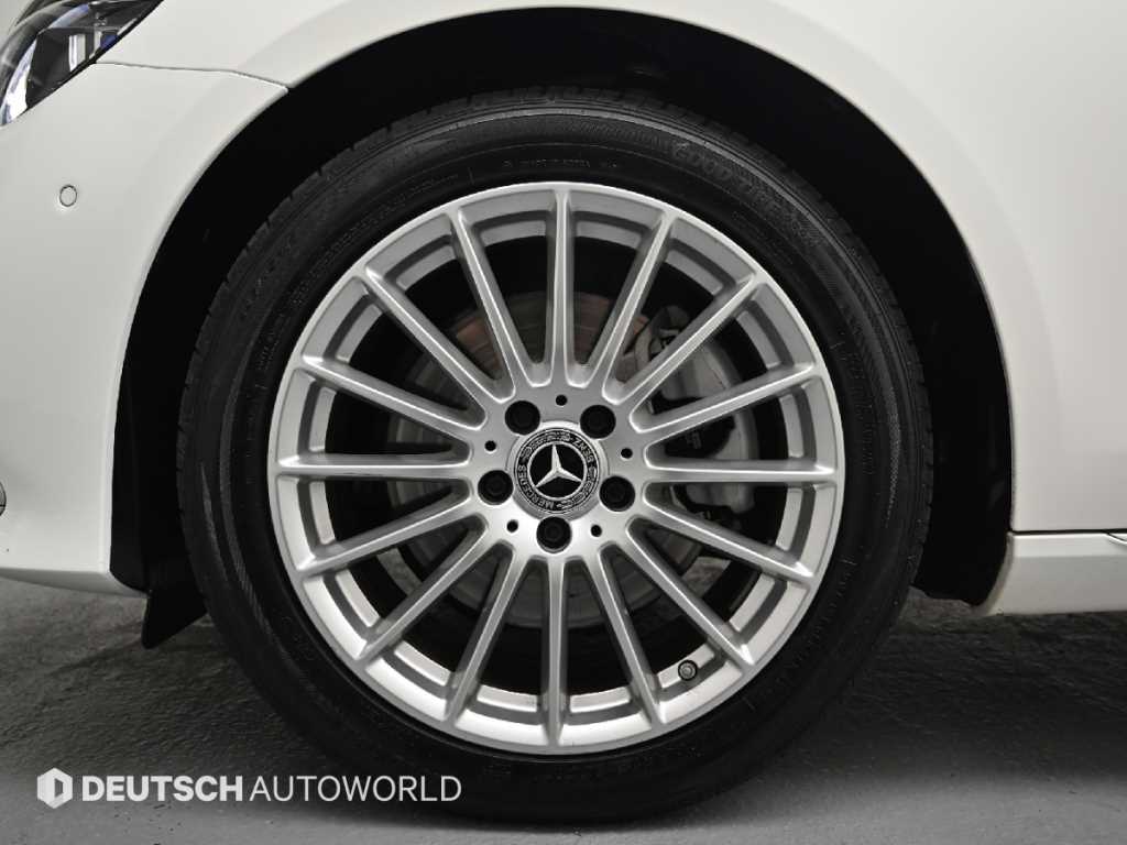 Mercedes-Benz E-Class — photo 05
