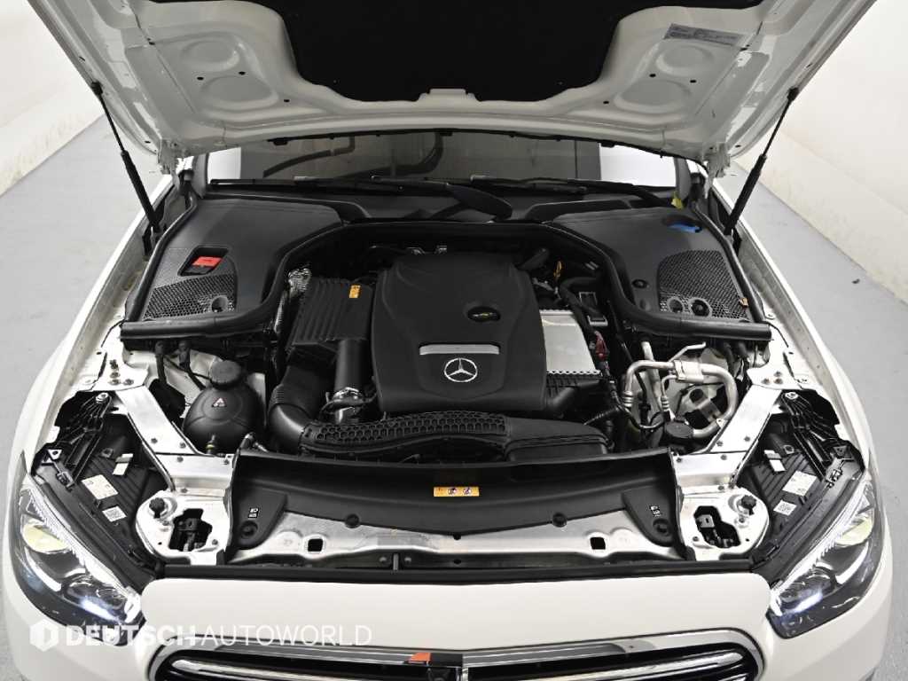 Mercedes-Benz E-Class — photo 06