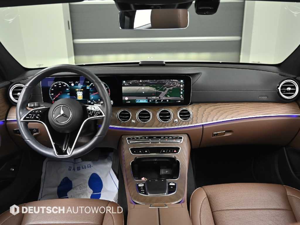 Mercedes-Benz E-Class — photo 07