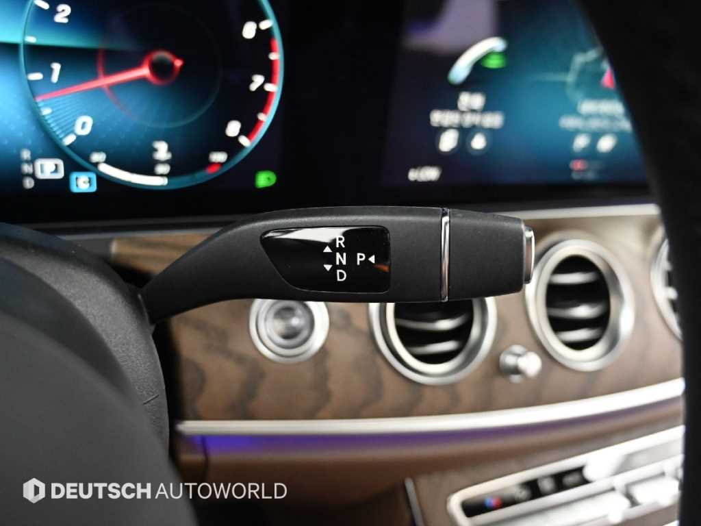 Mercedes-Benz E-Class — photo 09