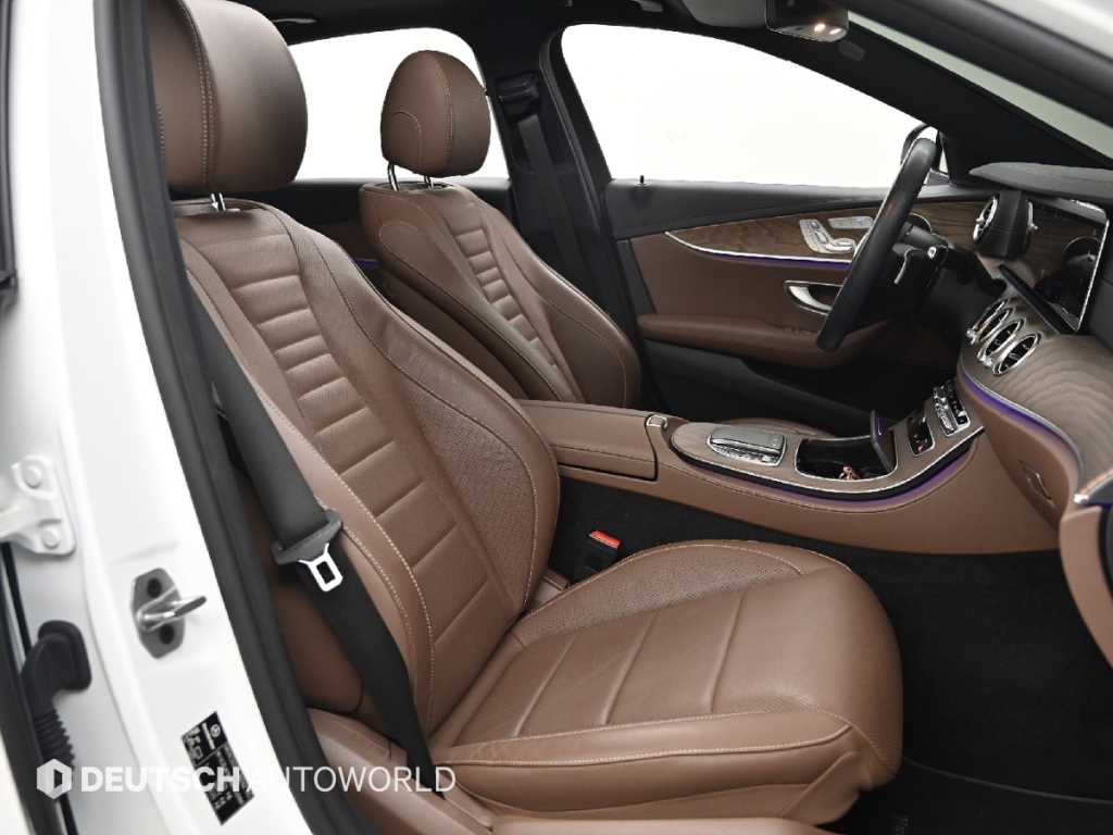 Mercedes-Benz E-Class — photo 10