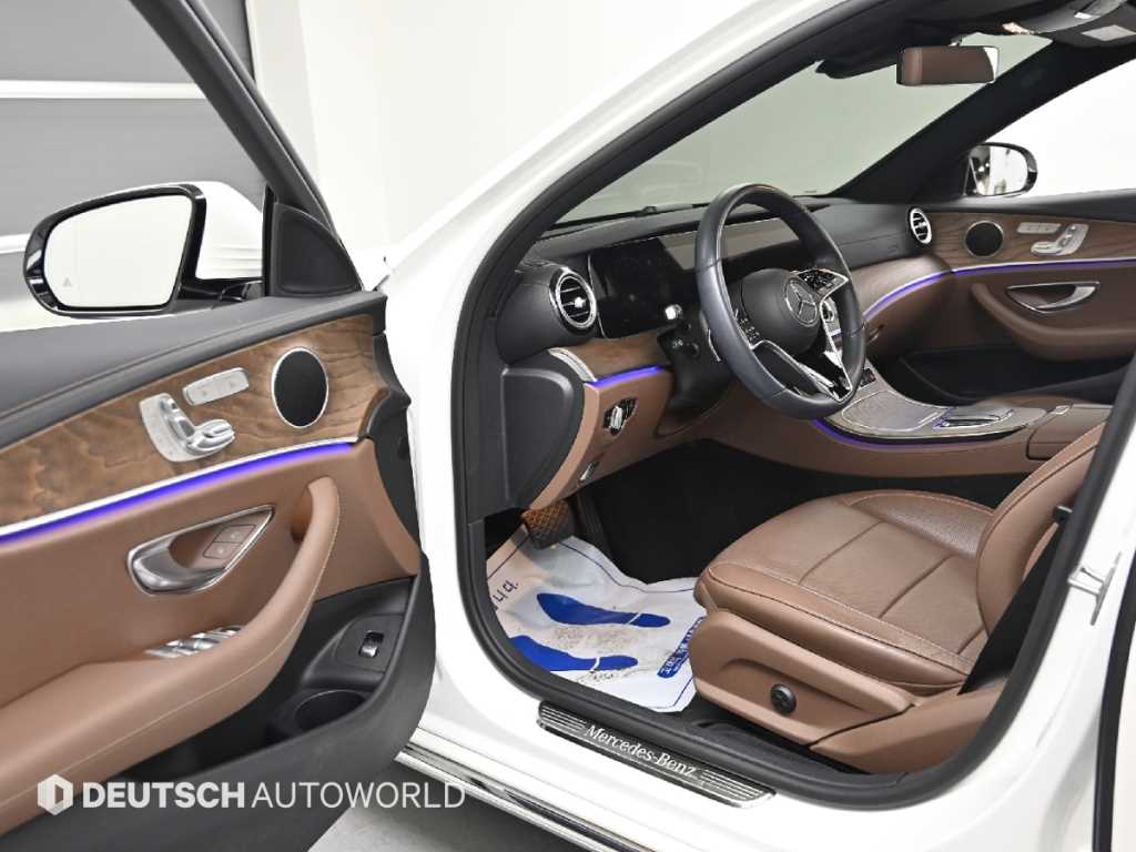 Mercedes-Benz E-Class — photo 11