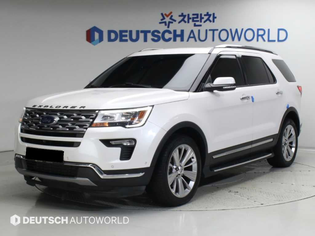 Ford Explorer — photo 01