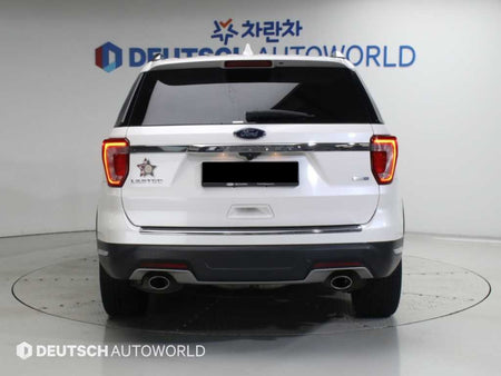 Ford Explorer — photo 04