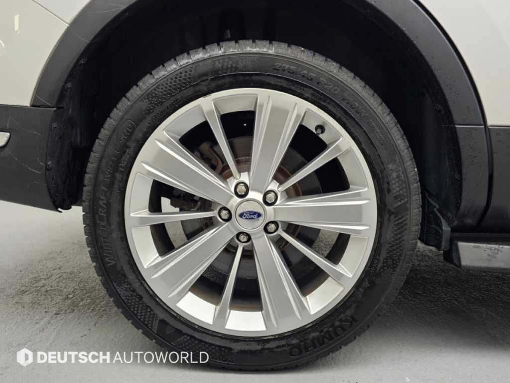 Ford Explorer — photo 05