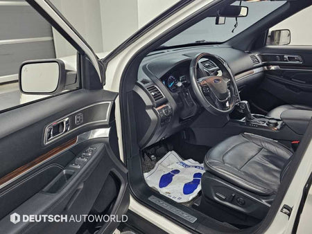 Ford Explorer — photo 11