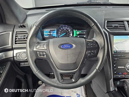 Ford Explorer — photo 13