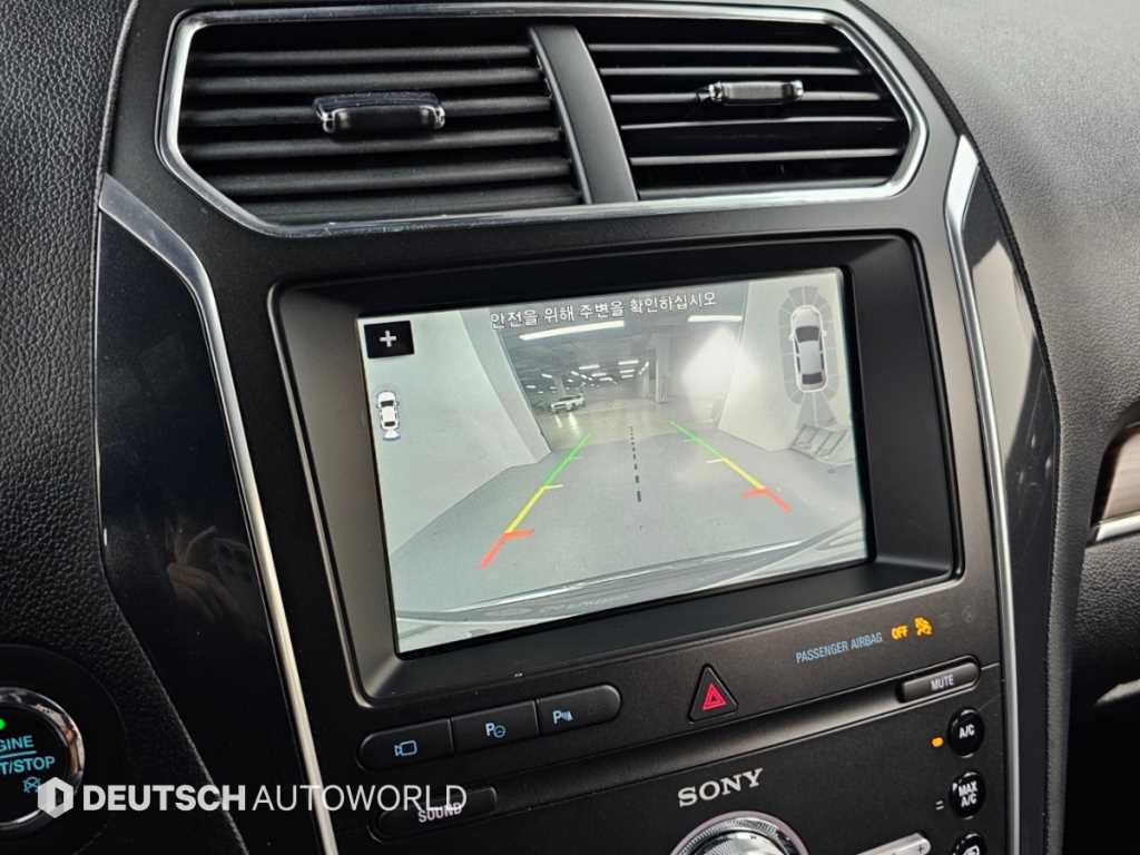 Ford Explorer — photo 15