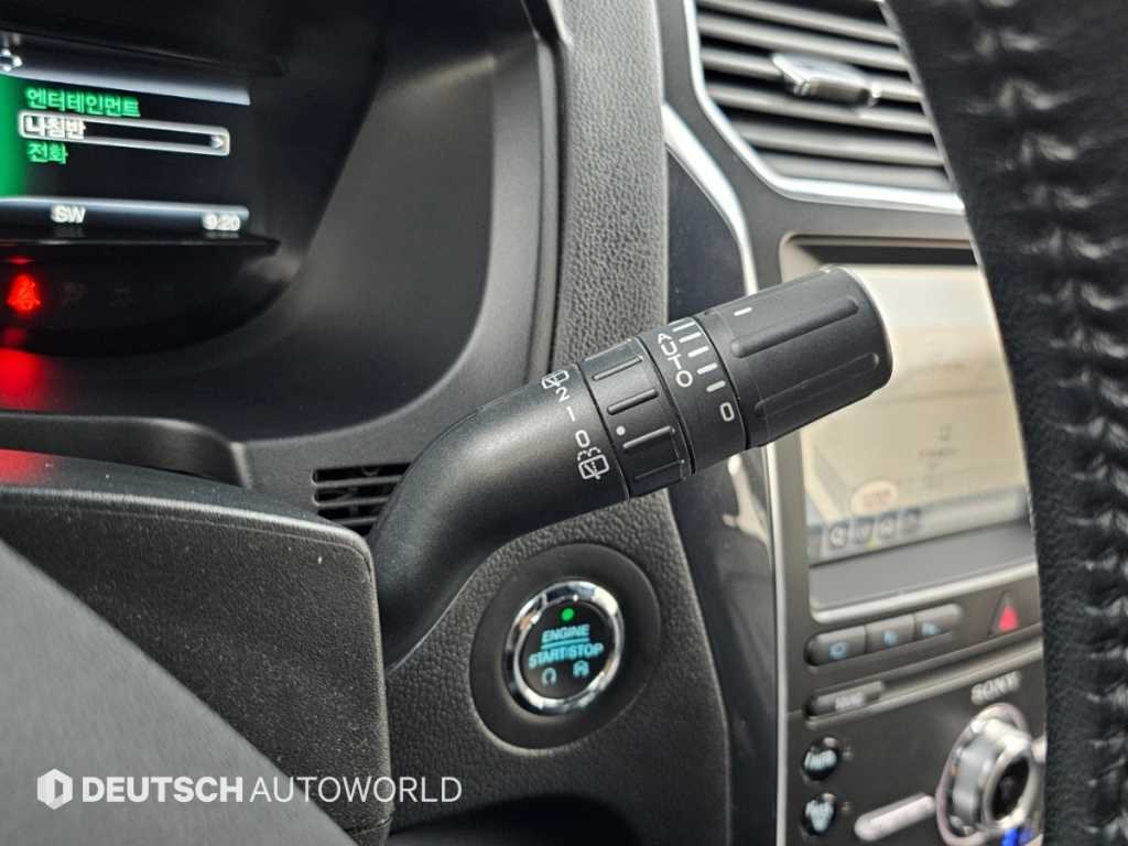 Ford Explorer — photo 17