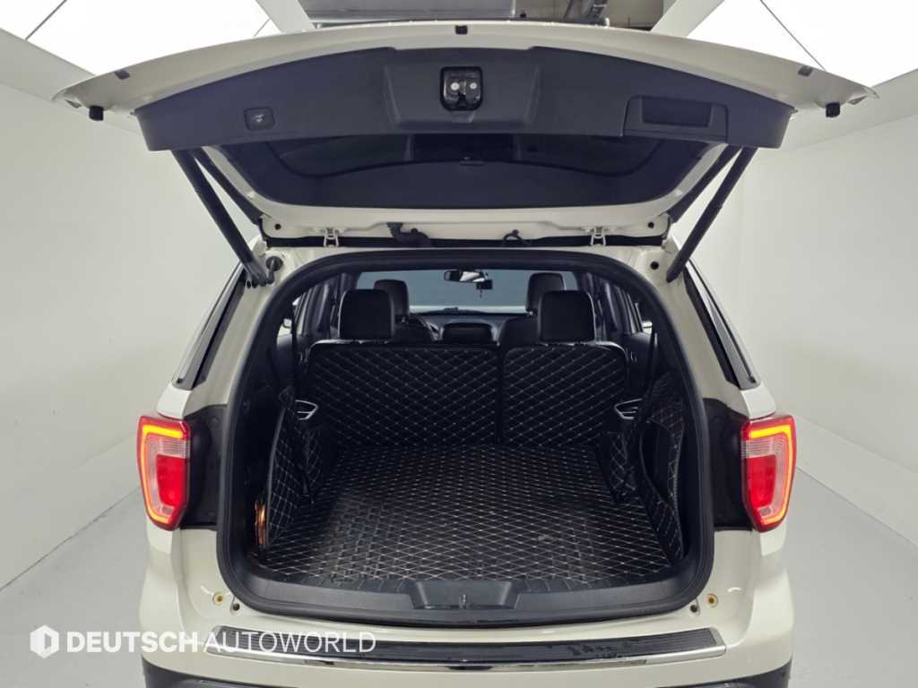 Ford Explorer — photo 19