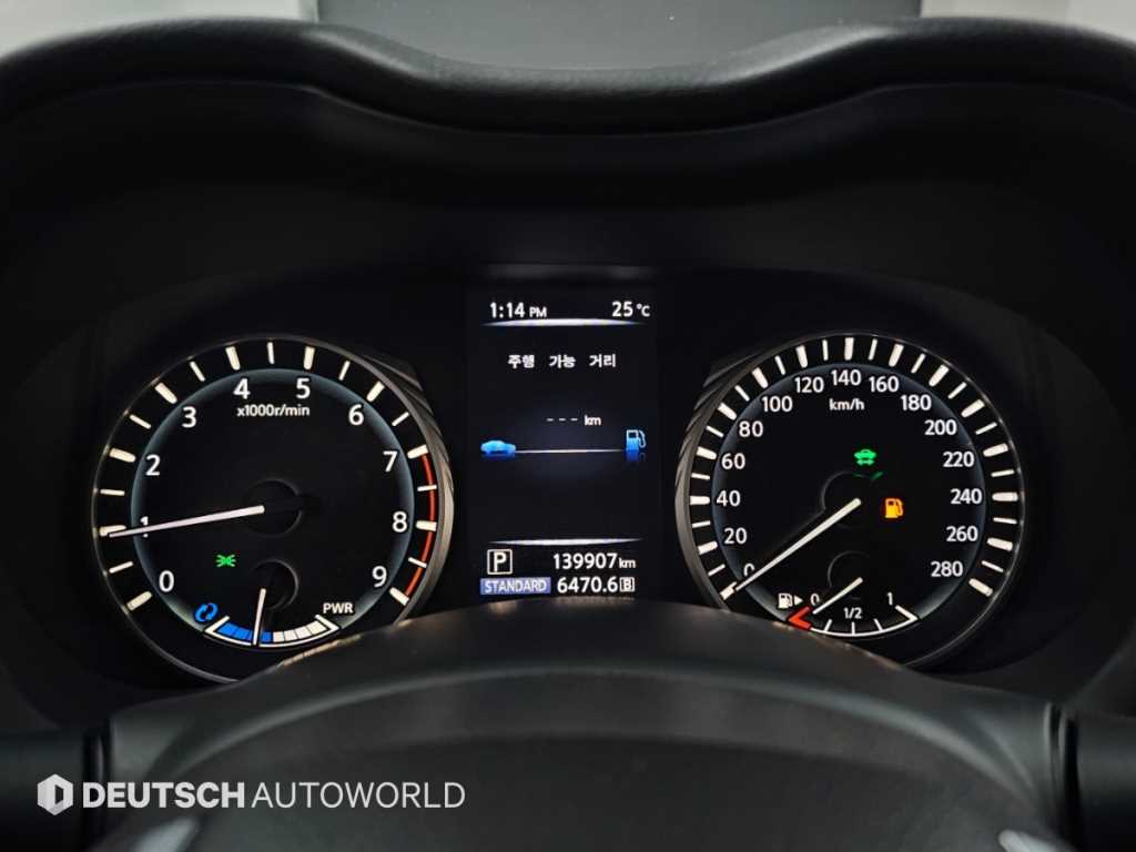 Infiniti Q50 — photo 08
