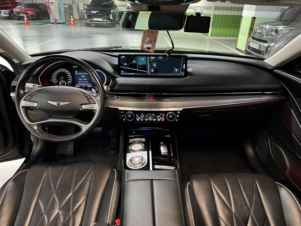 Genesis G80 — photo 08
