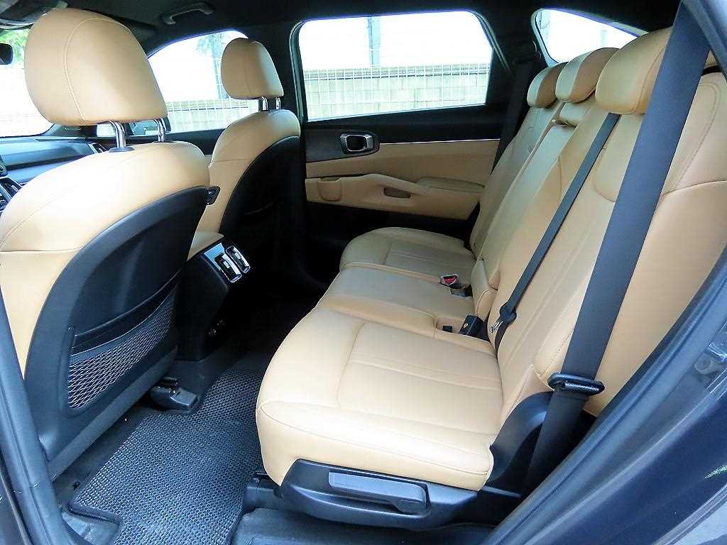 Kia Sorento — photo 07