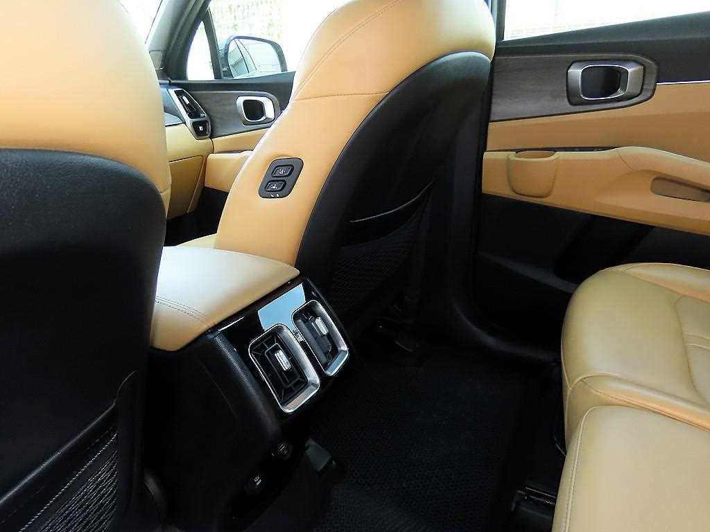 Kia Sorento — photo 16