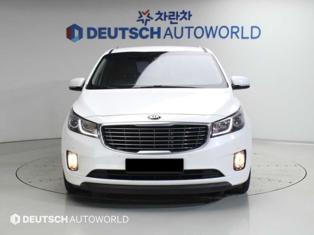 Kia Carnival — photo 03