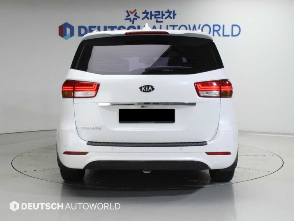Kia Carnival — photo 04