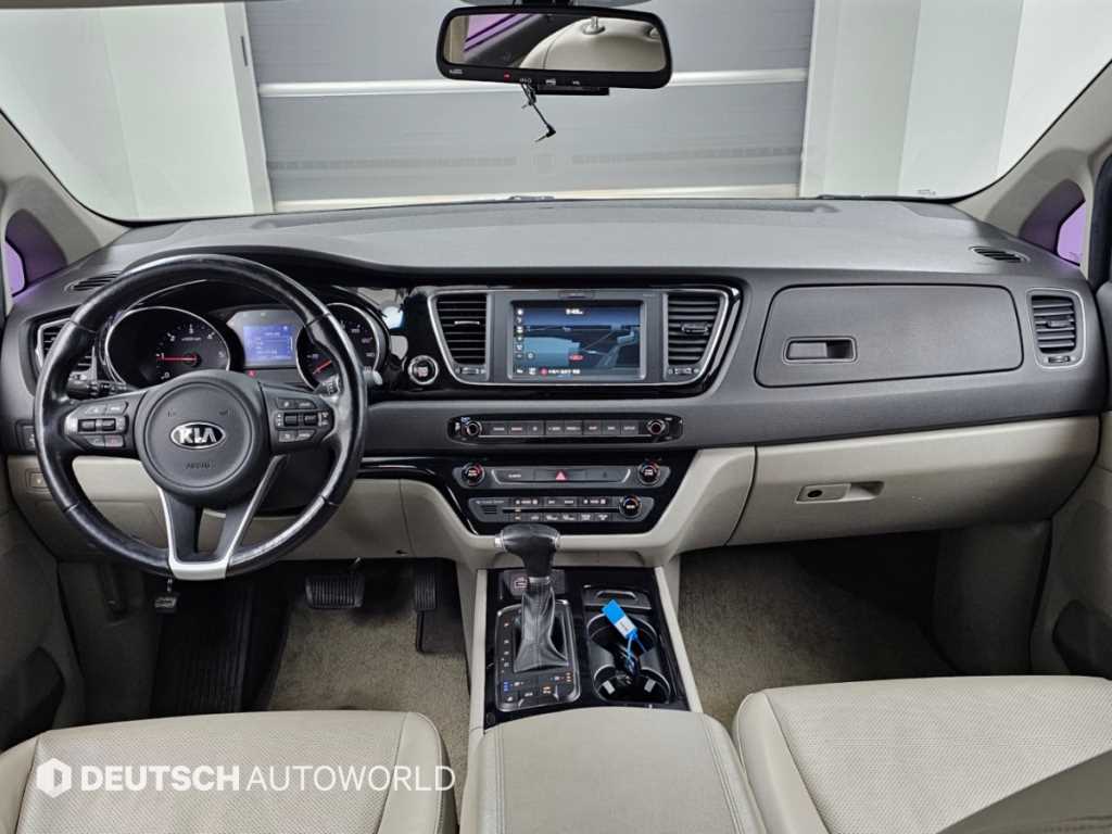Kia Carnival — photo 07