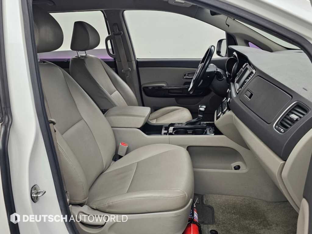 Kia Carnival — photo 10
