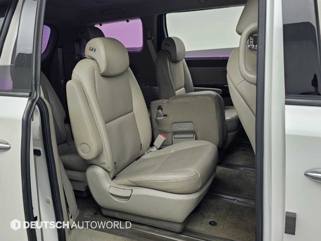 Kia Carnival — photo 12