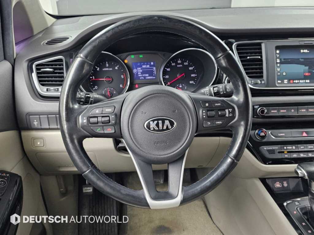 Kia Carnival — photo 13