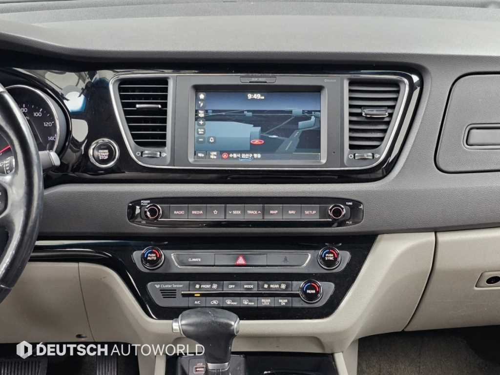 Kia Carnival — photo 14