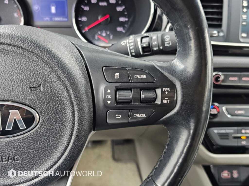 Kia Carnival — photo 17