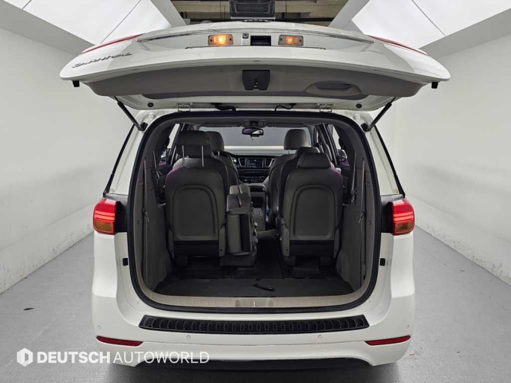 Kia Carnival — photo 19