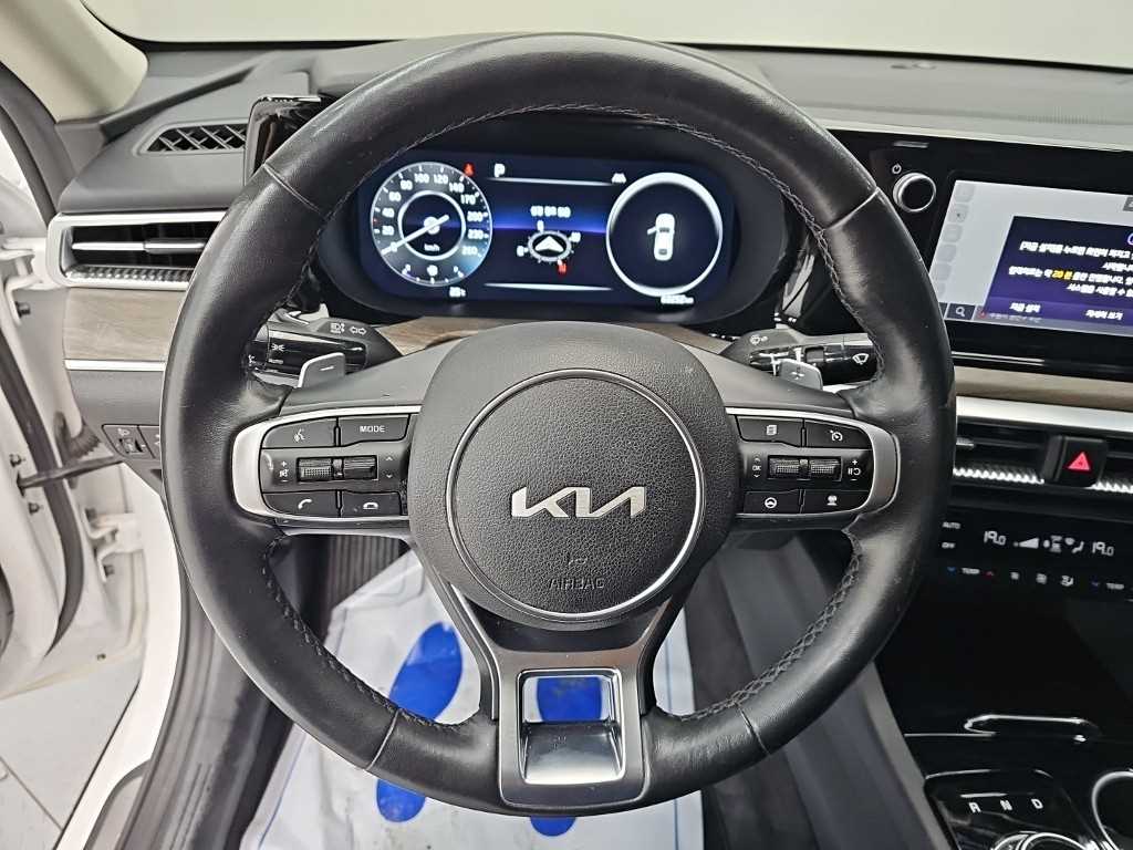 Kia K5 — photo 09