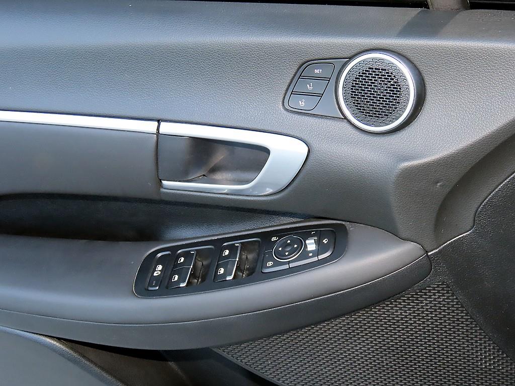 Hyundai Sonata — photo 11