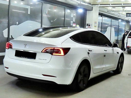 Tesla Model 3 — photo 04