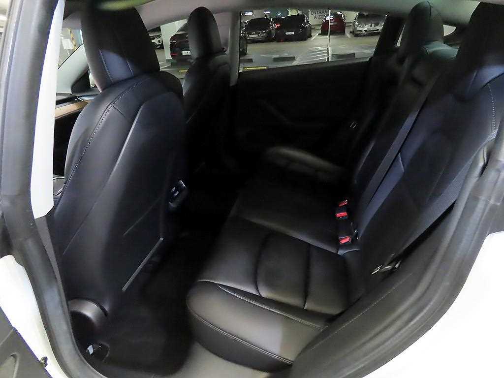Tesla Model 3 — photo 07